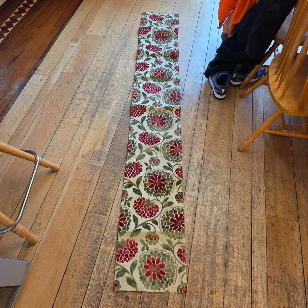 Vintage Crate & Barrel Jacquard Ophelia Table Runner 14 x 90
